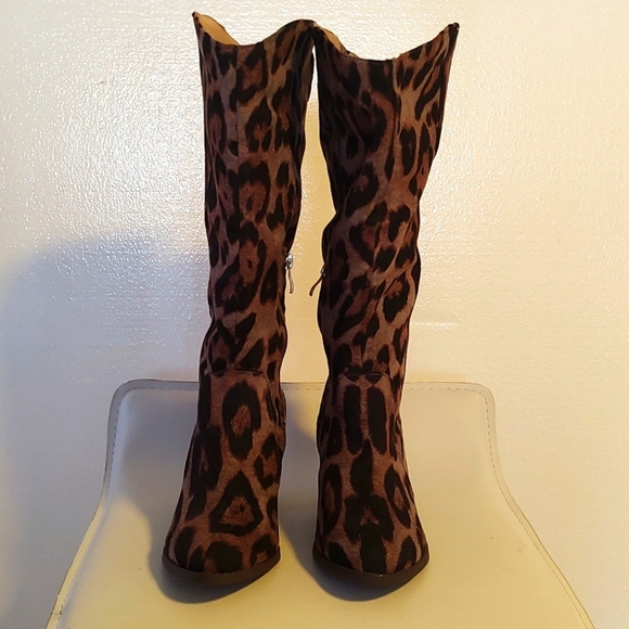 Leopard Print VEGAN SUEDE Cowgirl BOOTS. SIZE 7 WIDE. Like new! - Picture 3 of 13